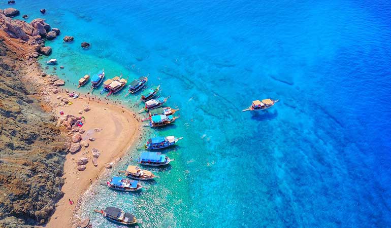 Adrasan Suluada tekne turu - turkuaz deniz manzarası